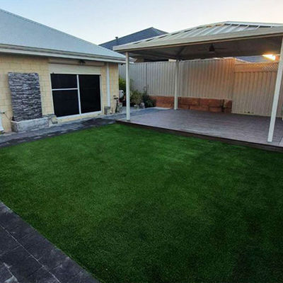 30mm Green Leisure Artificial Turf Used For Pets Area Or Roof Gardens With UV Resistance And Good Elasticity