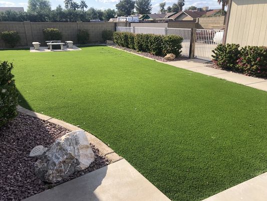 40mm Pile Height Artificial Grass with Realistic Appearance and Low Maintenance for Gardens and Landscaping