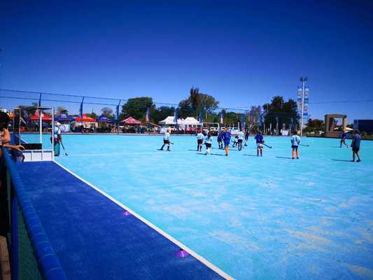 FIH Certified Hockey Artificial Turf with 14mm Pile Height and Water Spray for Consistent Play