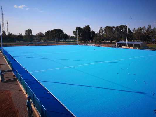 FIH Certified Hockey Artificial Turf with 14mm Pile Height and Water Spray for Consistent Play